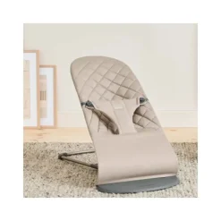 Baby Bjorn Bouncer Bliss Geweven Klassiek Quilt Zandgrijs><noscript><img width=