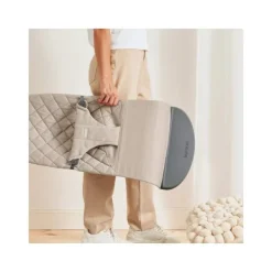 Baby Bjorn Bouncer Bliss Geweven Klassiek Quilt Zandgrijs><noscript><img width=