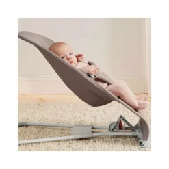 Baby Björn® Bouncer Bliss Cotton Kroonblad Quilt Zandgrijs><noscript><img width=