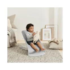 Baby Björn® Bouncer Bliss Cotton Kroonblad Quilt Zandgrijs><noscript><img width=