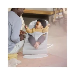 Baby Björn® Bouncer Bliss Cotton Kroonblad Quilt Zandgrijs><noscript><img width=