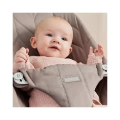 Baby Björn® Bouncer Bliss Cotton Kroonblad Quilt Zandgrijs><noscript><img width=