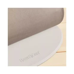 Baby Björn® Bouncer Bliss Cotton Kroonblad Quilt Zandgrijs><noscript><img width=