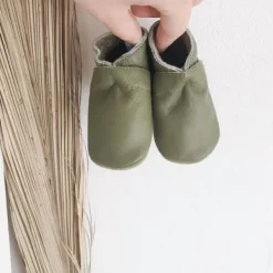 Baby Dutch Slofjes Effen Olijf  3-6 mnd><noscript><img width=