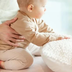 DAY Broekje - Gestreept - Mocha - Mt. 50/56><noscript><img width=