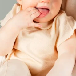 DAY Overslagromper Korte Mouw Ronde Kraag - Mt. 74/80 - Apricot><noscript><img width=