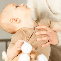 DAY Overslagromper Korte Mouw - Mocha - Mt. 50/56><noscript><img width=