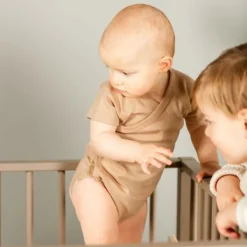 DAY Overslagromper Korte Mouw - Mocha - Mt. 50/56><noscript><img width=