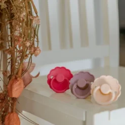 Frigg Fopspeen Daisy Lila/Fuchsia T2 6-18 mnd (2 stuks)> Fopspenen 0-6 Maanden