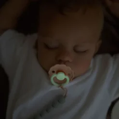 Frigg Fopspeen Daisy Night Portob./Croissant T2 6-18 mnd (2 stuks)><noscript><img width=