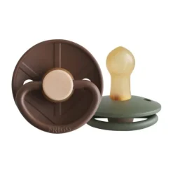 Frigg Fopspeen Little Viking Cocoa/Olive T1 0-6 mnd (2 stuks)> Fopspenen 0-6 Maanden