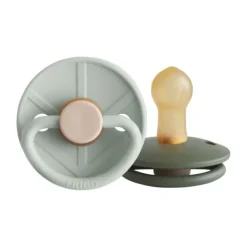Frigg Fopspeen Little Viking Sage/Olive T1 0-6 mnd (2 stuks)> Fopspenen 0-6 Maanden