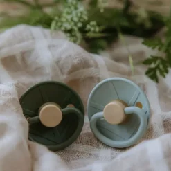 Frigg Fopspeen Little Viking Sage/Olive T1 0-6 mnd (2 stuks)><noscript><img width=