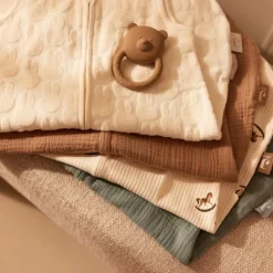 Jollein Slaapzak Newborn Jersey Rib 60cm - Nostalgic Ride><noscript><img width=