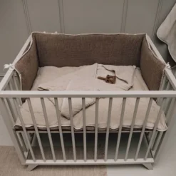 Koeka Boxkleed Warm White/Sage 75 x 95 cm><noscript><img width=