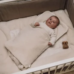 Koeka Boxkleed Warm White/Sage 75 x 95 cm><noscript><img width=