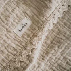 Koeka Wiegdeken Lace Elba Natural 75 x 100 cm><noscript><img width=