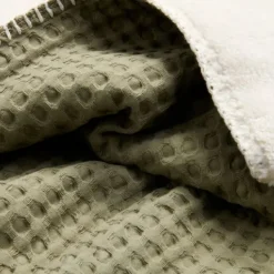 Koeka Wiegdeken Wafel/Teddy Oslo Sand/Pebble><noscript><img width=