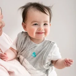 Love To Dream SwaddleUp™ 2.5 TOG - Fase 1 - Maat M - Olive Bees><noscript><img width=