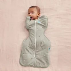 Love To Dream SwaddleUp™ 2.5 TOG - Fase 1 - Maat M - Olive Bees><noscript><img width=
