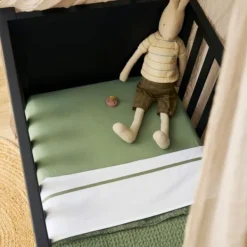 Meyco Baby Juniorhoeslaken Uni Olive Green 70 x 140 / 150 cm><noscript><img width=