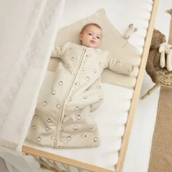 Meyco Baby Slaapzak Met Afritsbare Mouwen Penguin Soft Sand 70 cm><noscript><img width=