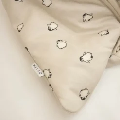 Meyco Baby Slaapzak Met Afritsbare Mouwen Penguin Soft Sand 70 cm><noscript><img width=