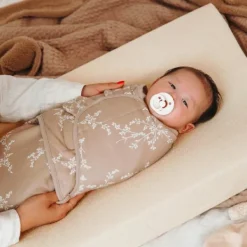 Meyco Baby SwaddleMeyco Inbakerdoek Gevoerd Branches Sand 0-3 Maanden> Inbakeren|4-Seizoenen Slaapzakken