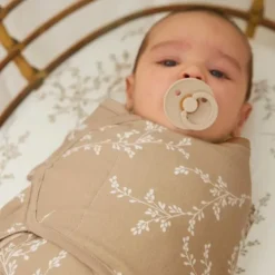 Meyco Baby SwaddleMeyco Inbakerdoek Gevoerd Branches Sand 0-3 Maanden><noscript><img width=