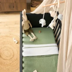 Meyco Baby Wieghoeslaken Uni Olive Green 40 x 80 / 90 cm><noscript><img width=