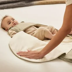 SnüzPouch Slaapzak - 0-6 Mnd - Sage Cross> 4-Seizoenen Slaapzakken