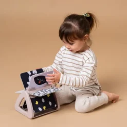 Taf Toys Book Black En White Spinning><noscript><img width=